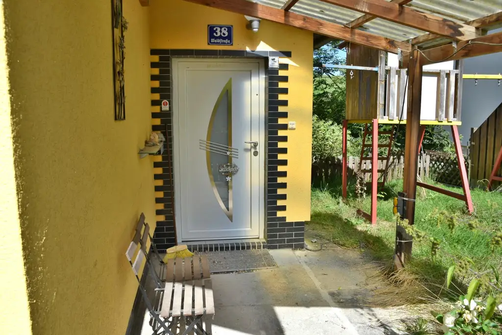 Sanierungsbedürftiges Wohnhaus in Waldrandlage