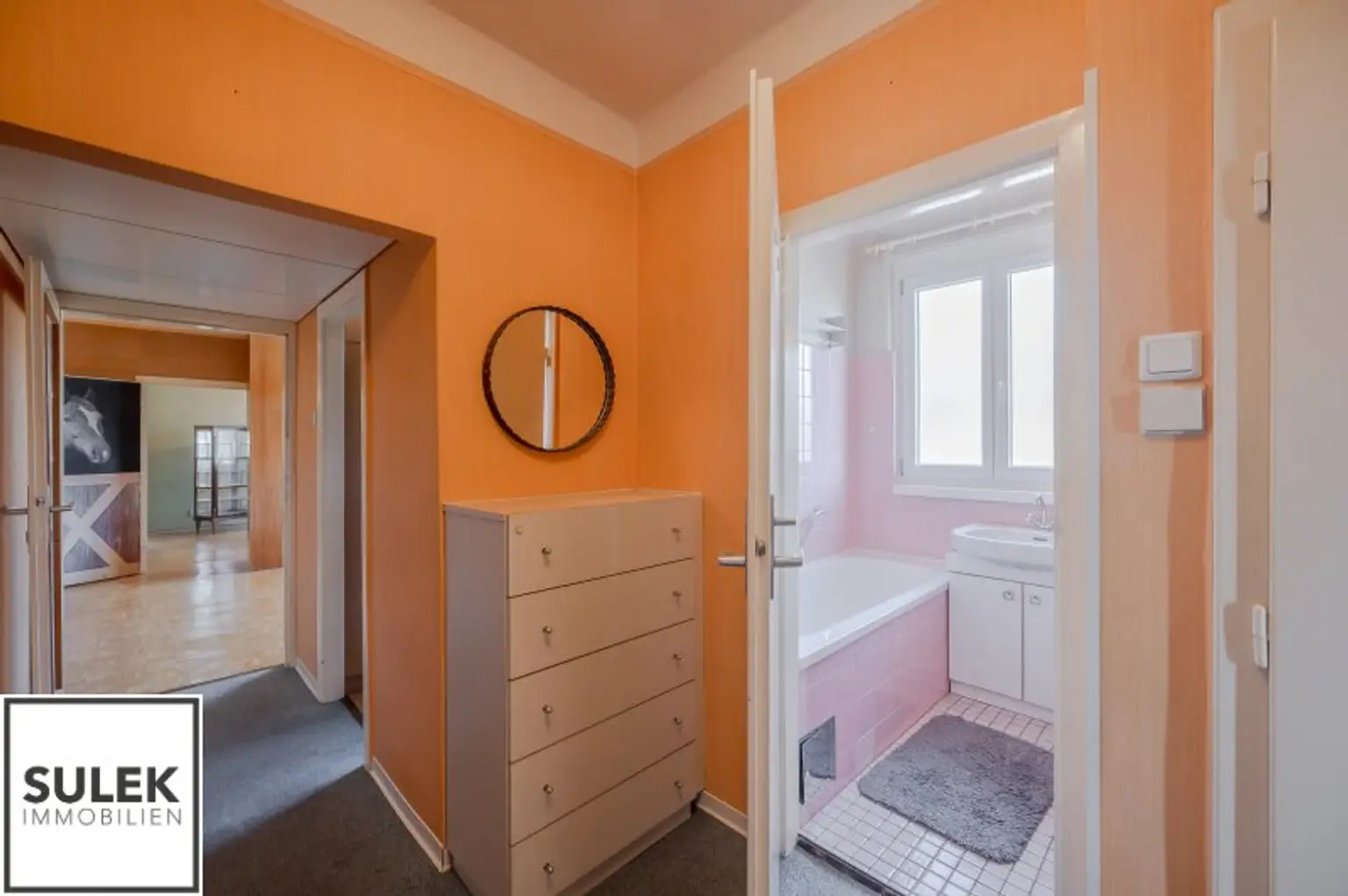 Bastiengasse 15: 3-Zimmer-DG-Wohnung mit separater Küche & gemütlicher, sonniger Terrasse