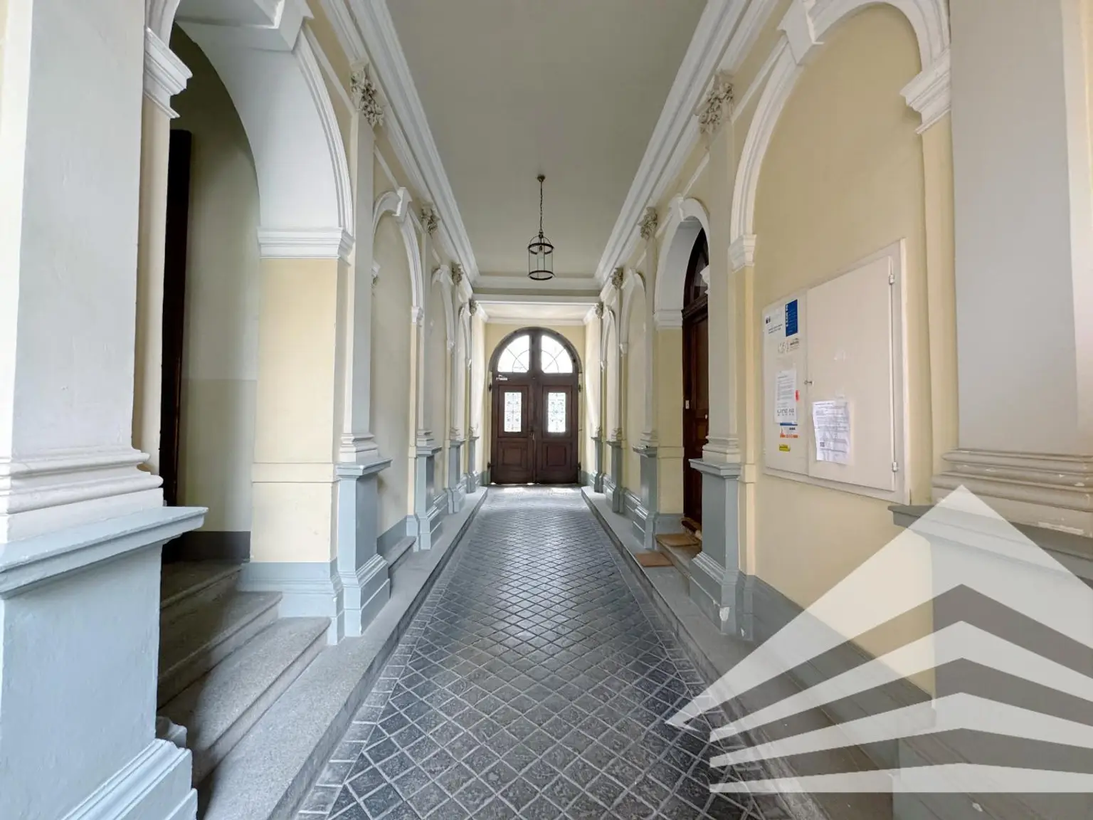 Großzügige 3 Zimmer-Altbauwohnung mit Küche - Nähe Landstraße!