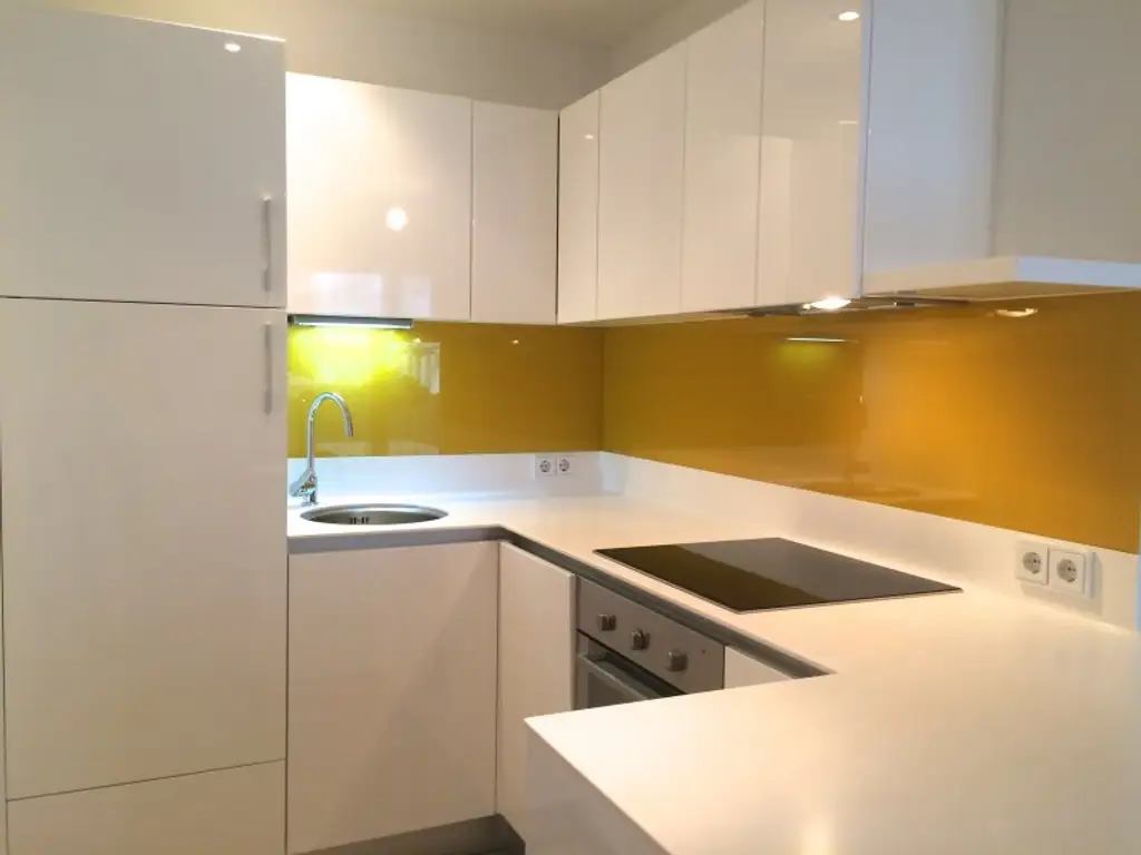 2-Zimmer Wohnung mit Balkon in den grünen Garten! Direkt bei U3 Kendlerstraße!