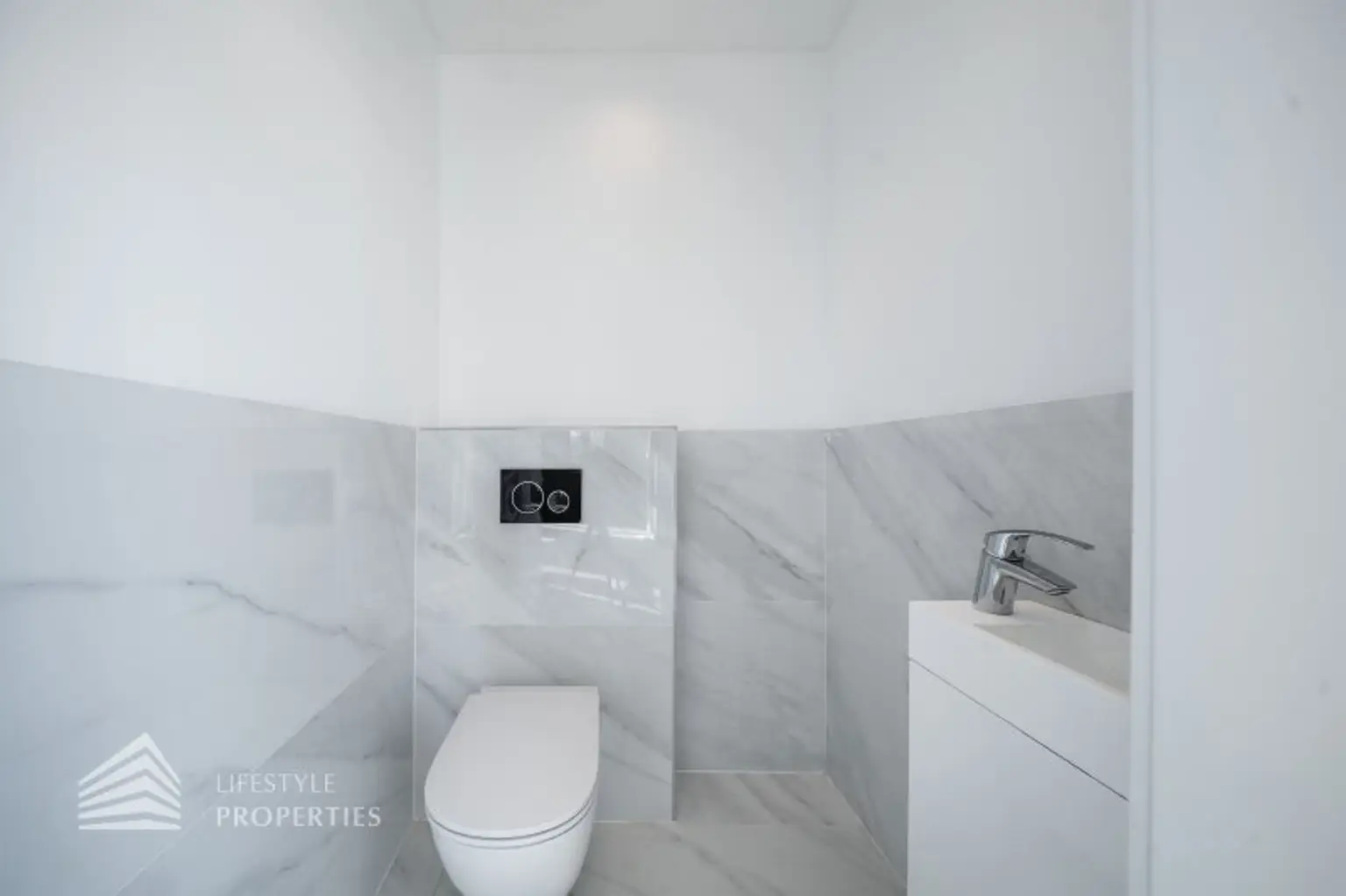 Exklusive 3-Zimmer DG-Wohnung, Nähe Pötzleinsdorfer Schlosspark by Lifestyle Properties, Stock-im-Eisen-Platz 3