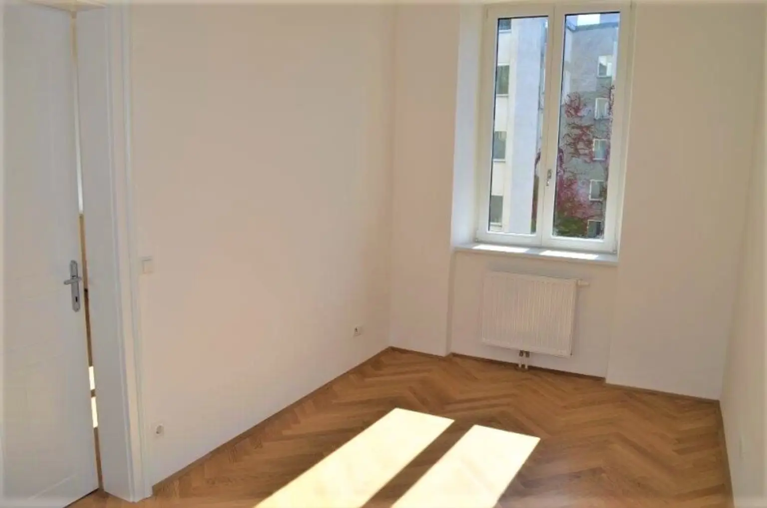 LAZARETTGASSE - NADLERGASSE, AKH-Nähe, sonnige 68 m2 Altbau, 2 Zimmer, Wohnküche, Wannenbad, Parketten, SAT/TV, 3. Liftstock