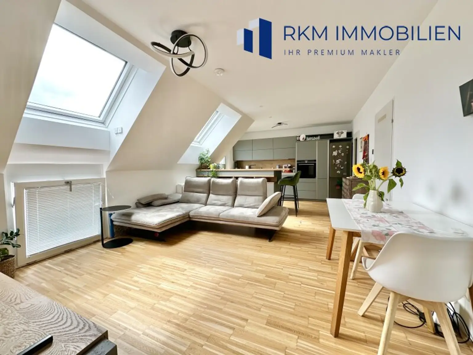 Neuwertige Dachgeschoßwohnung mit Balkon in 1130 Wien – Ihr neues Zuhause!