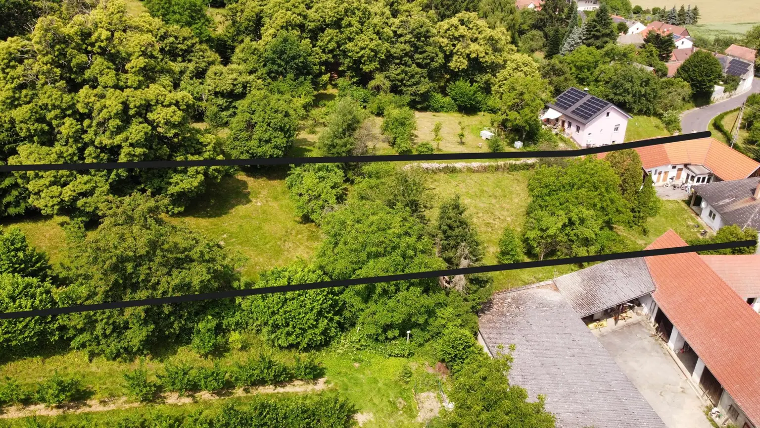 2 Einfamilienhäuser mit Nebengebäuden auf großem Grund!