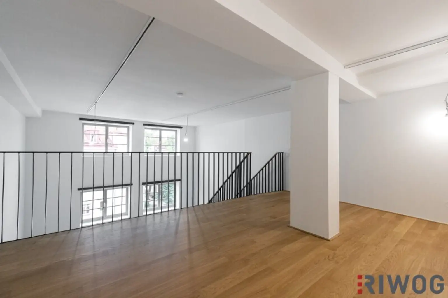 ERSTBEZUG nach Sanierung | Außergewöhnliches Loft mit Raumhöhe bis zu ca. 4,90 m | Büro/Praxis Nutzung und Kurzzeitvermietung möglich