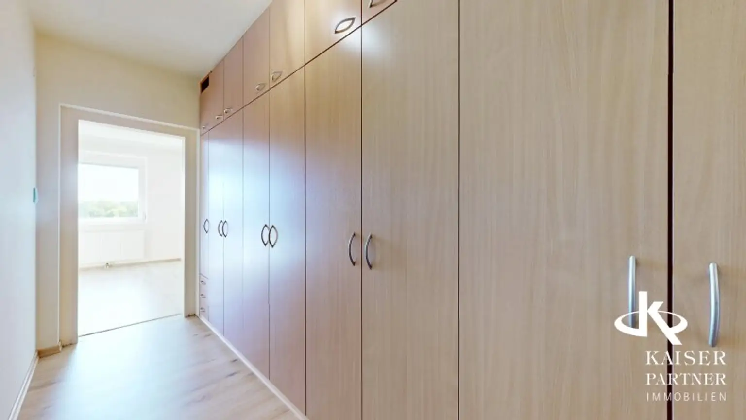 HELLE 3-ZIMMERWOHNUNG MIT LOGGIA IN GRÜNOASE!