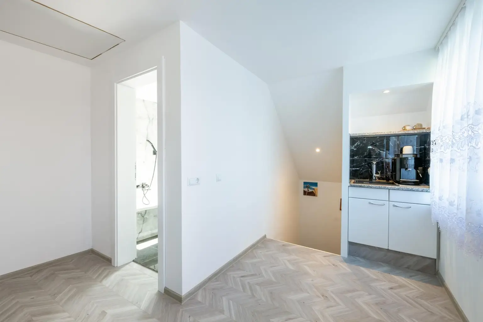 Büro mit Pantryküche
