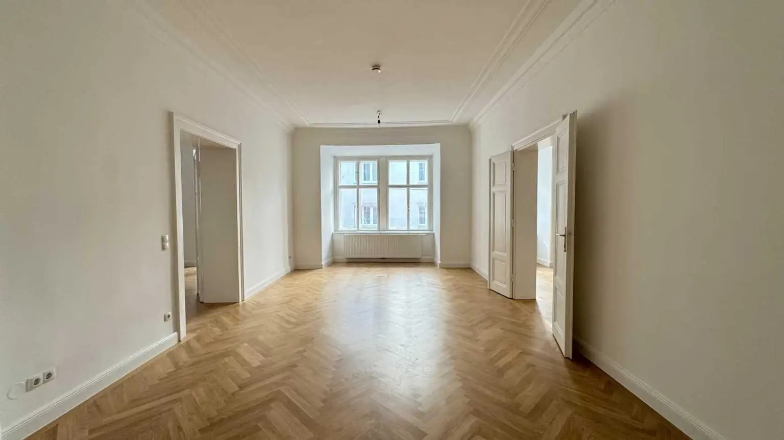 Schönes Altbaubüro in top Lage zu mieten!