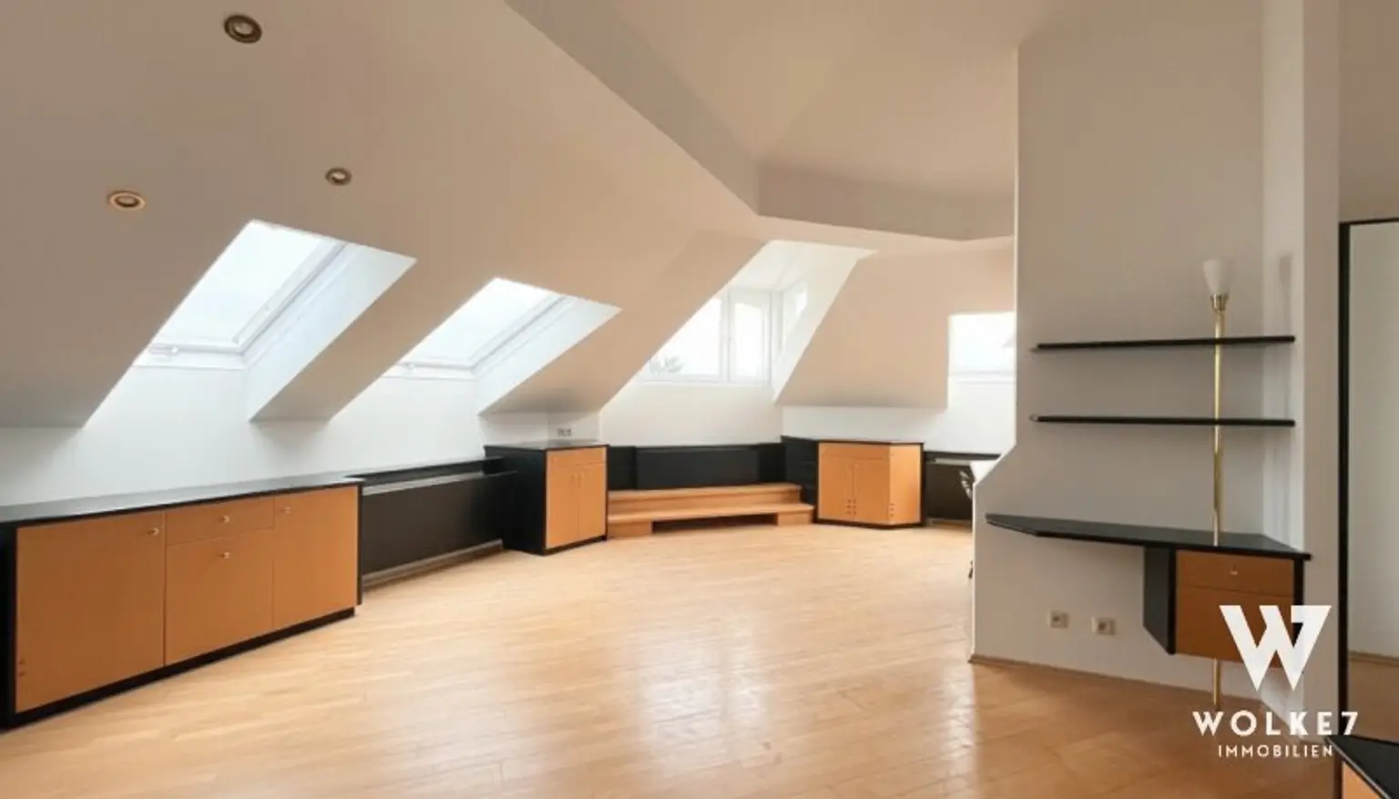 Exklusive Dachgeschoßwohnung mit ca. 86 m² und Blick über Wien I Nahe AKH