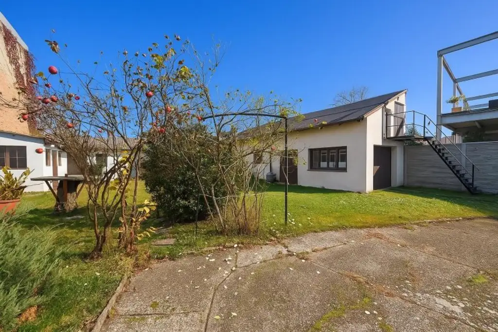 EINFAMILIENHAUS MIT VIEL POTENZIAL I GRÜNRUHELAGE I großzügiger Garten mit Swimming-Whirlpool I Infrarotkabine I Garage mit 3 Stellplätzen I Weinkeller