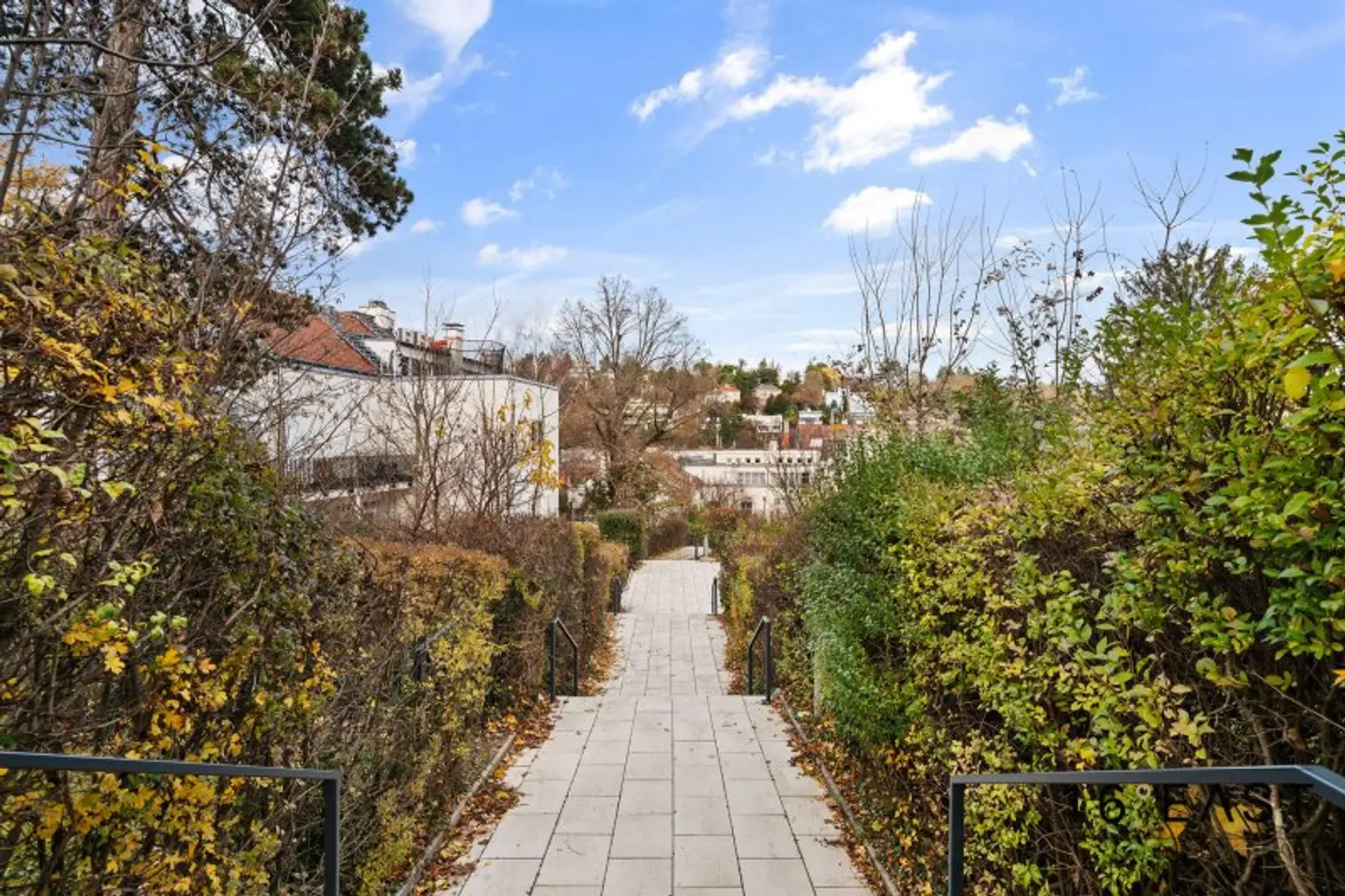 Exklusive 5-Zimmer Garten-Maisonette in Grünruhelage mit Fernblick und Garage