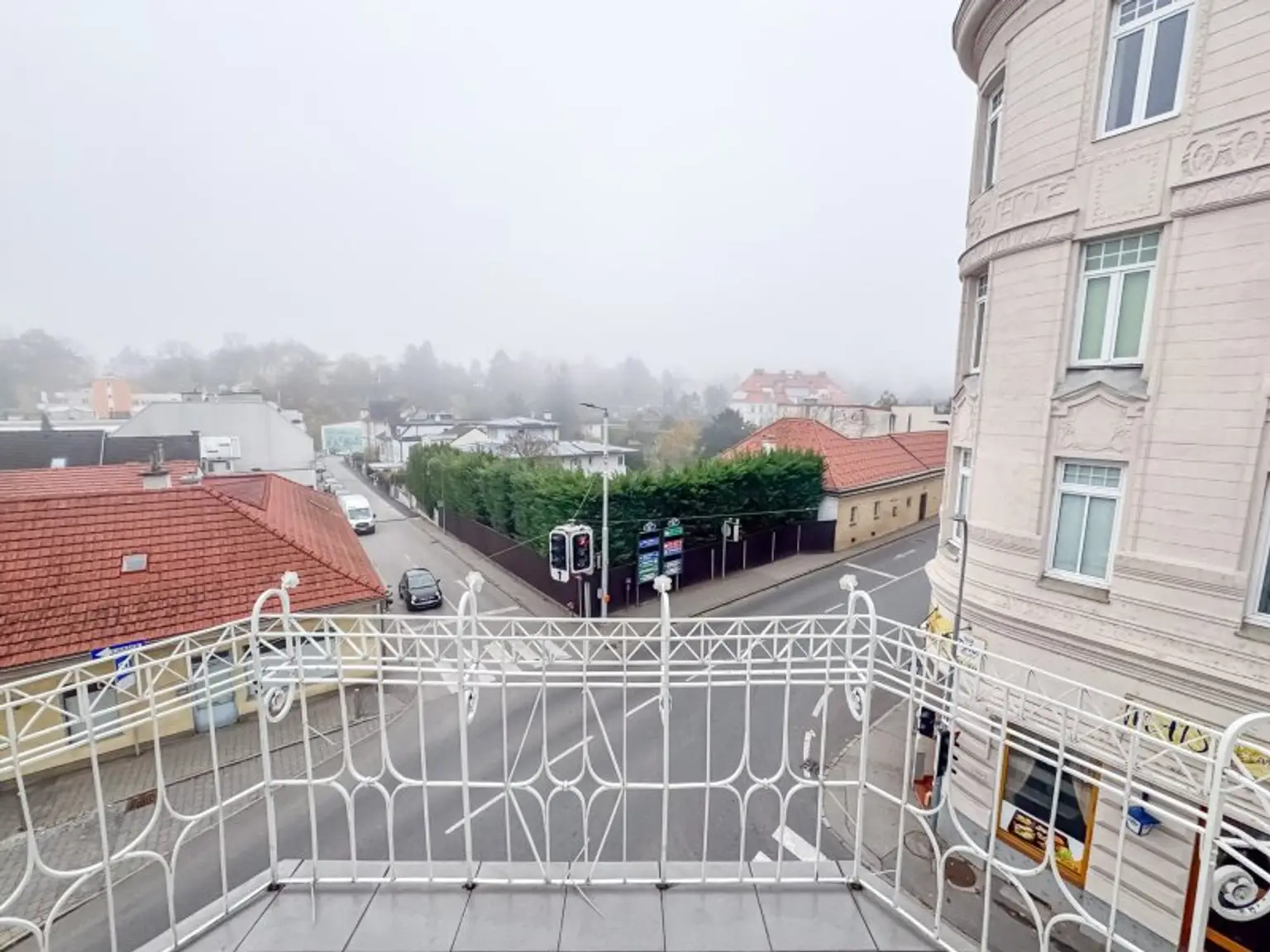 Repräsentatives Altbaubüro mit 2 Balkonen und Blick auf das Stift Klosterneuburg