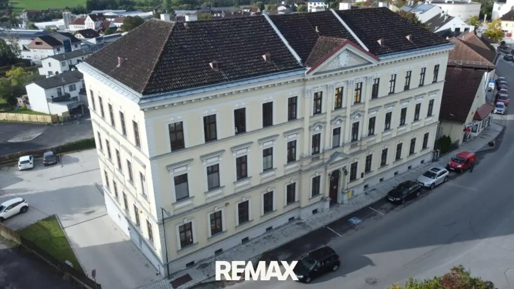 Charakteristisches Zinshaus im Ortszentrum