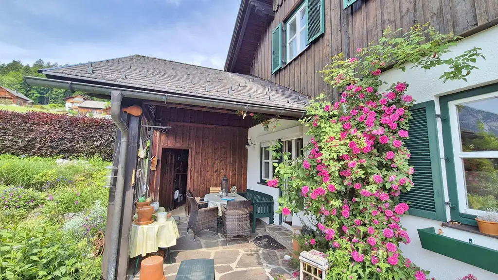 Altaussee: Haus mit Seeblick, Traumgarten, Carport