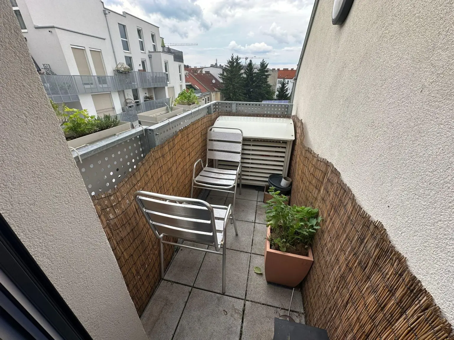 Klimatisierte Neubauwohnung mit hofseitigem Balkon im Dachgeschoss!!!