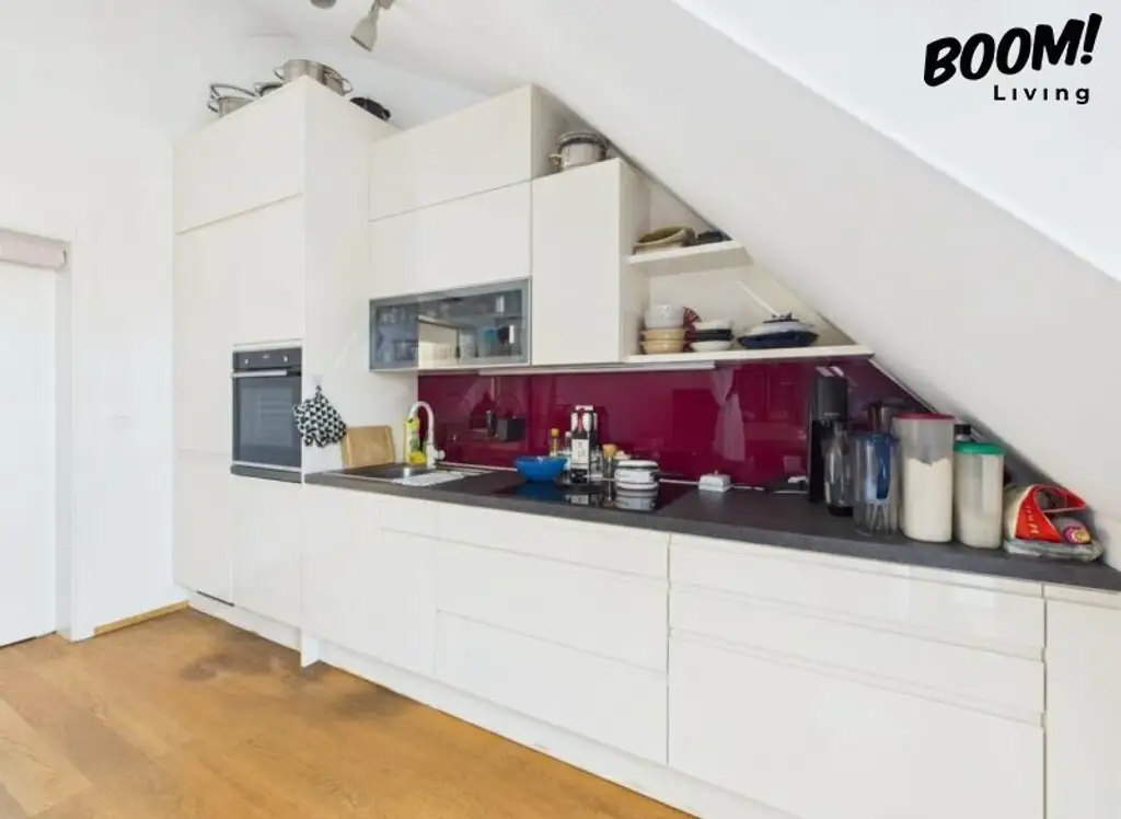 Helle 3-Zimmer-Dachgeschosswohnung mit großer Terrasse in 1200 Wien