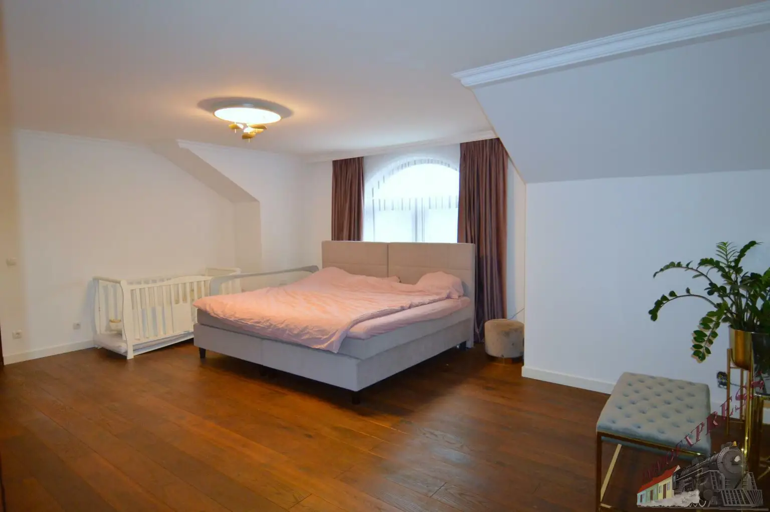Hochwertiges Ein-/ Zweifamilienhaus mit separater Wohnung - Doppelgarage mit Fußbodenheizung