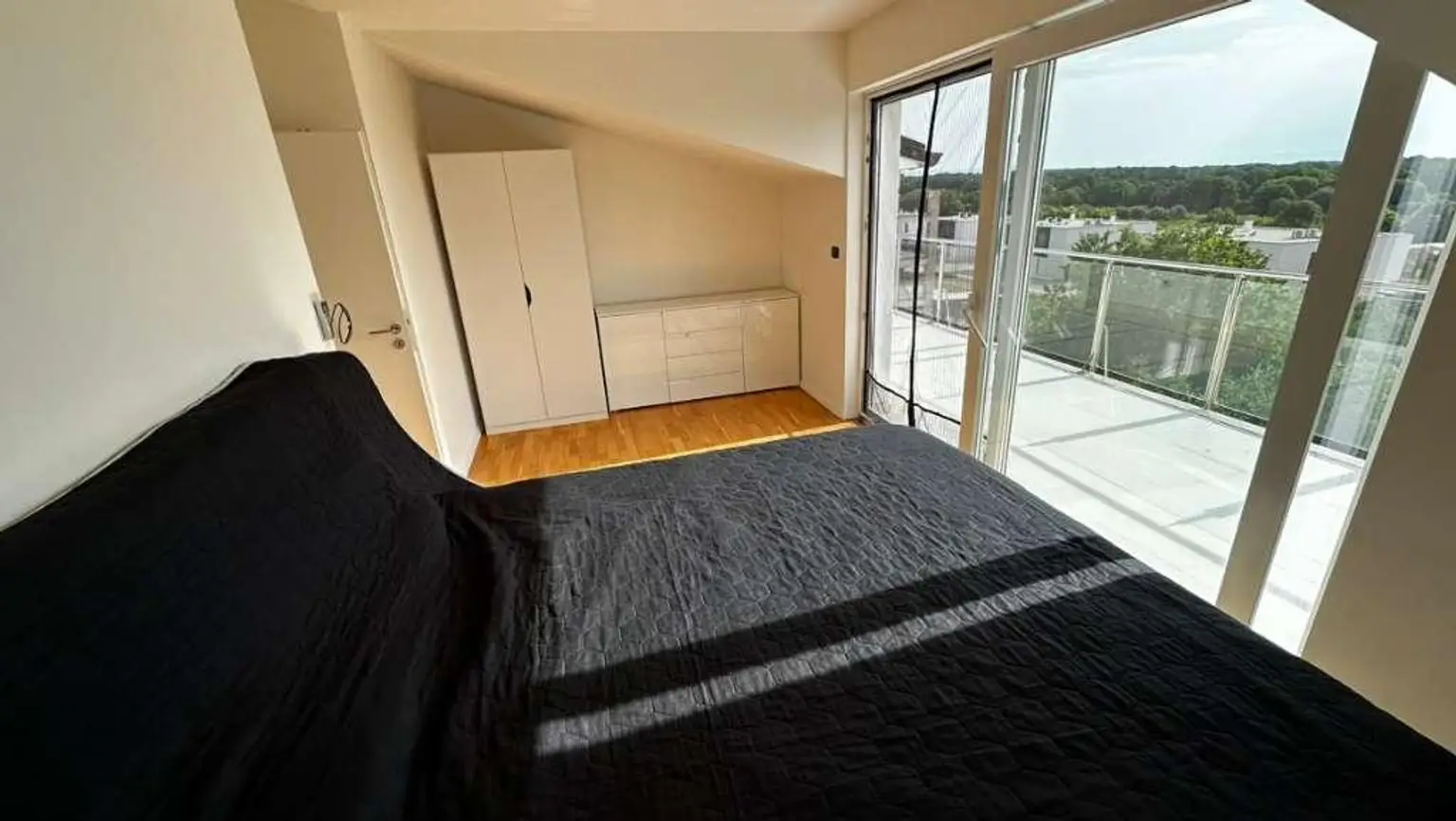 Neubau-Ferienwohnung mit Dachterrasse und Blick zum Meer