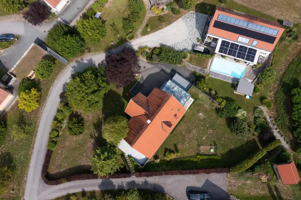 Einfamilienhaus mit Wintergarten, Sauna, Weinkeller & Weitblick in Ratsch an der Weinstraße