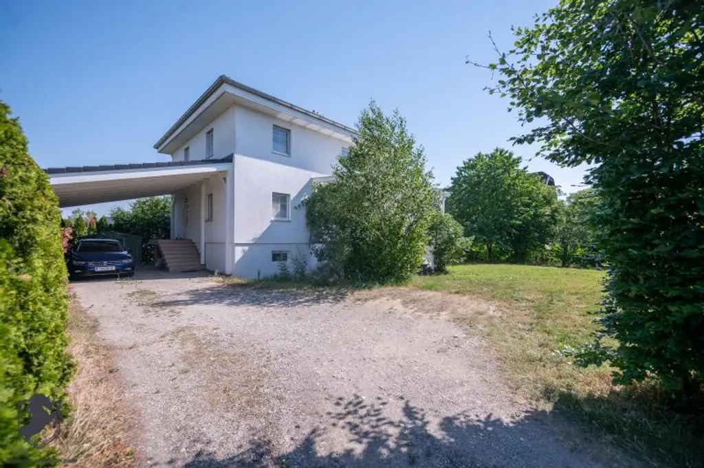 Exklusives Niedrigenergie-Einfamilienhaus mit Vollkeller auf 1.008 m² Grundstück in ruhiger Bestlage von Pixendorf
