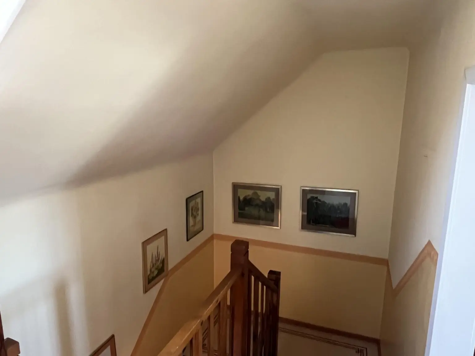 Stiegenaufgang zum Obergeschoß