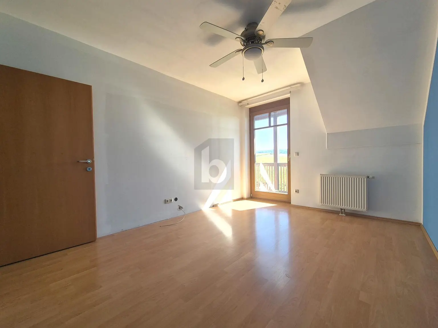 WOHNEN IM GRÜNEN MIT TRAUMHAFTER AUSSICHT!
