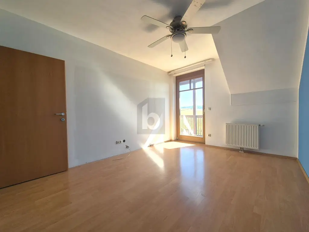 WOHNEN IM GRÜNEN MIT TRAUMHAFTER AUSSICHT!