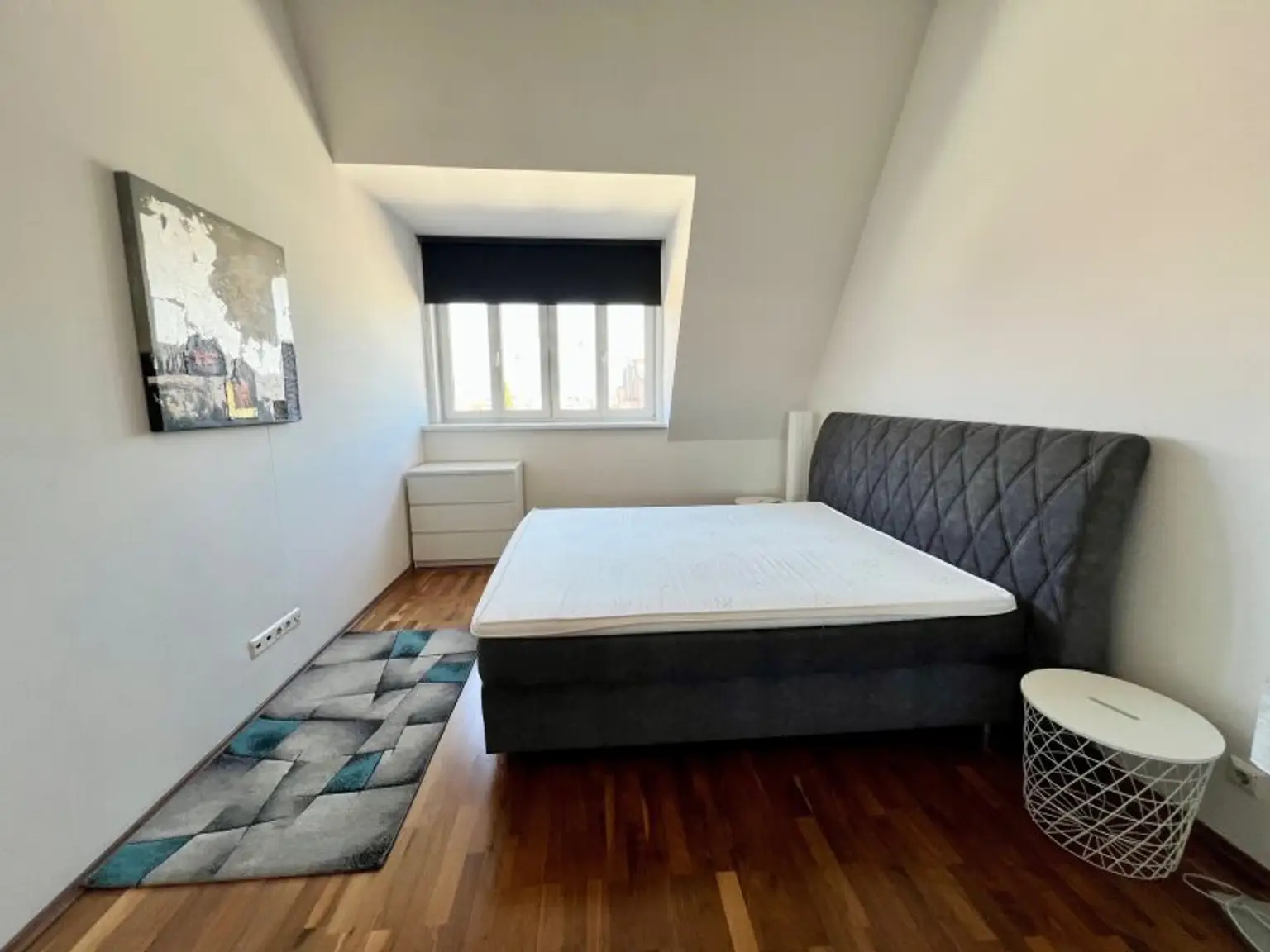 2-Zimmer-Dachgeschosswohnung mit Traumblick! 66 m2 in Top-Wohngegend, U1 Nähe!