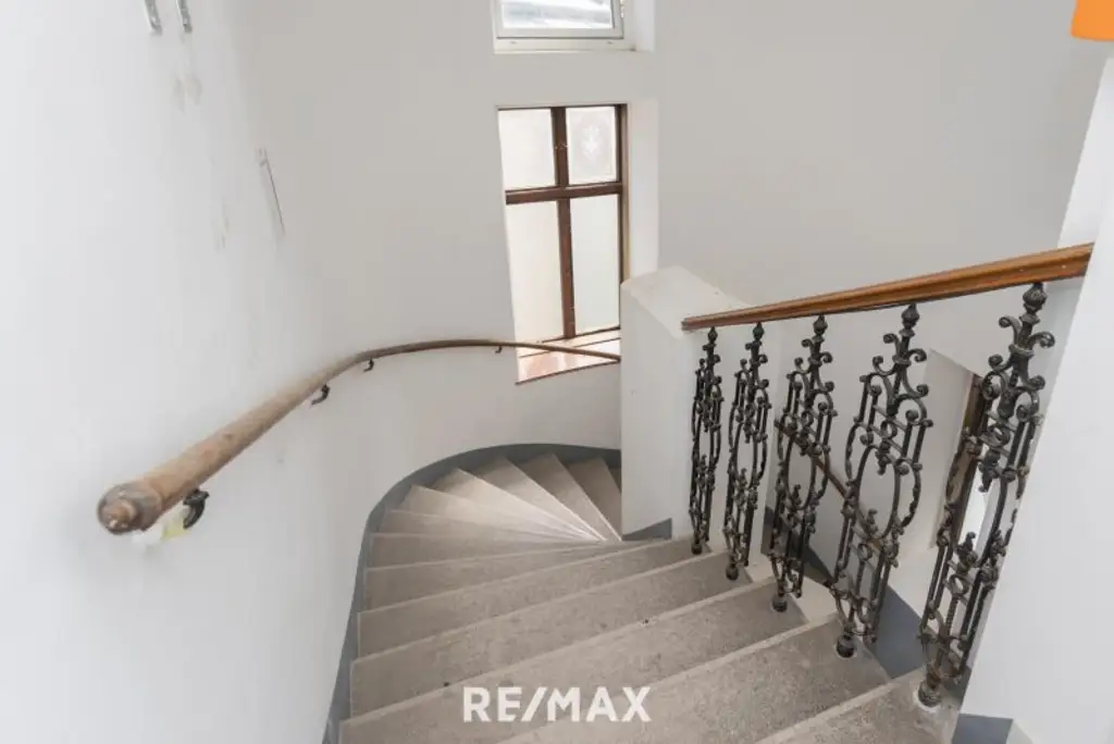 Herrliche DG-Maisonette mit 2 Hof-Terrassen bei der Volksoper, Währinger Straße