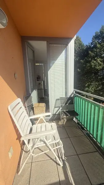 2-Zimmer-Wohnung mit Balkon und Wintergarten, sowie ein opt. Stellplatz und optionaler Möblierung!