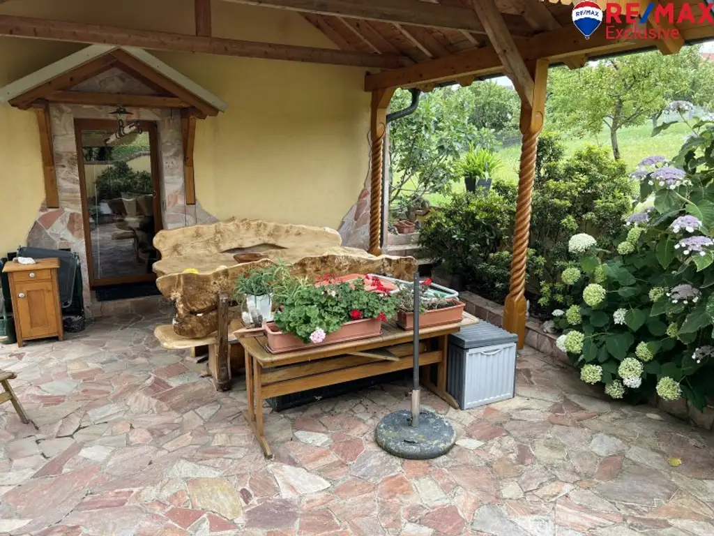Charmantes Bauernhaus in Schwarzenbach – Ihr neues Zuhause mit Garten und Kamin!