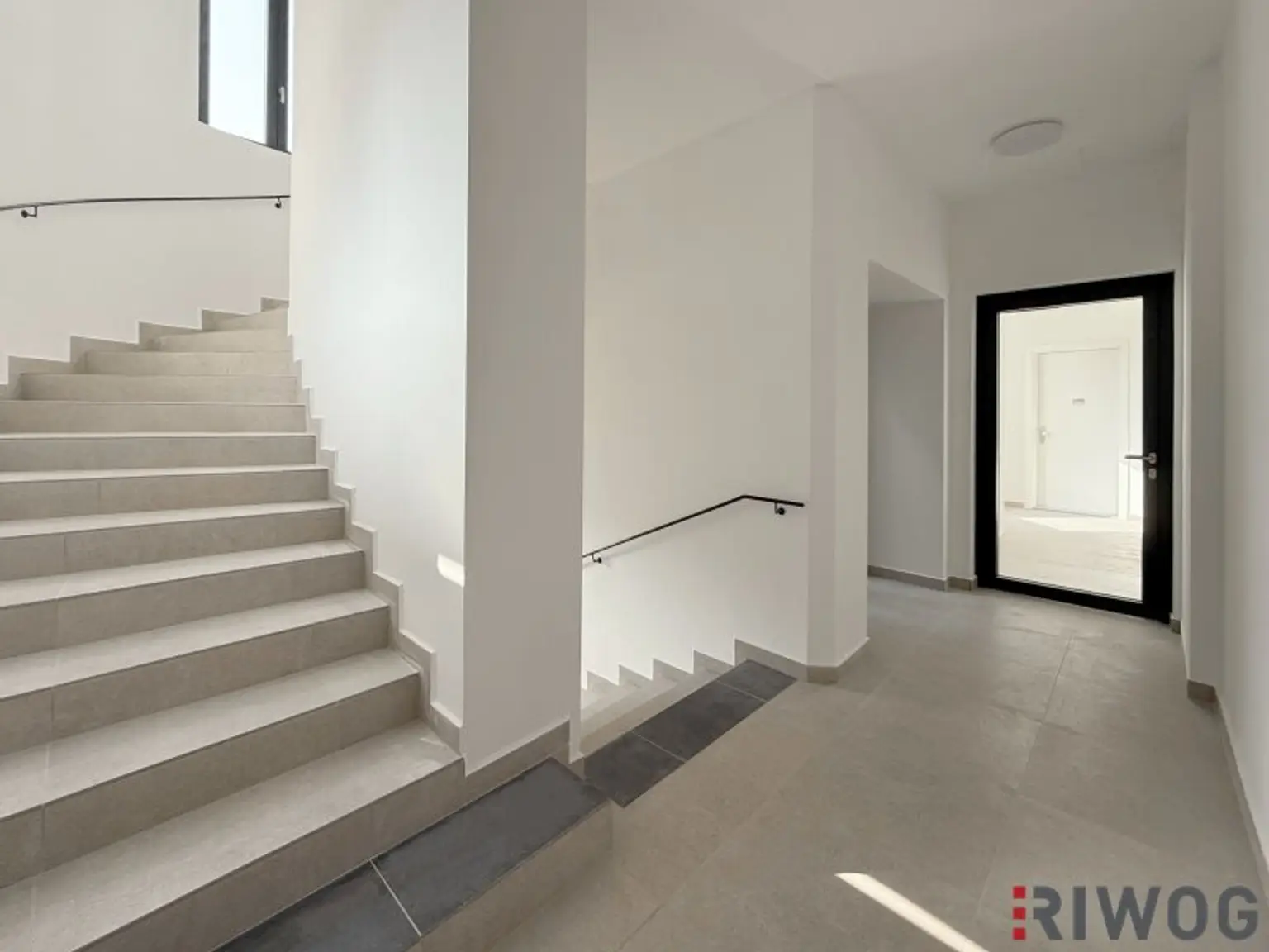 3-Zimmer Dachgeschoss-Maisonette Wohnung mit Balkon und südseitiger Innenhofterrasse | Schönbrunn-/Glorietteblick | Fernwärme | ERSTBEZUG