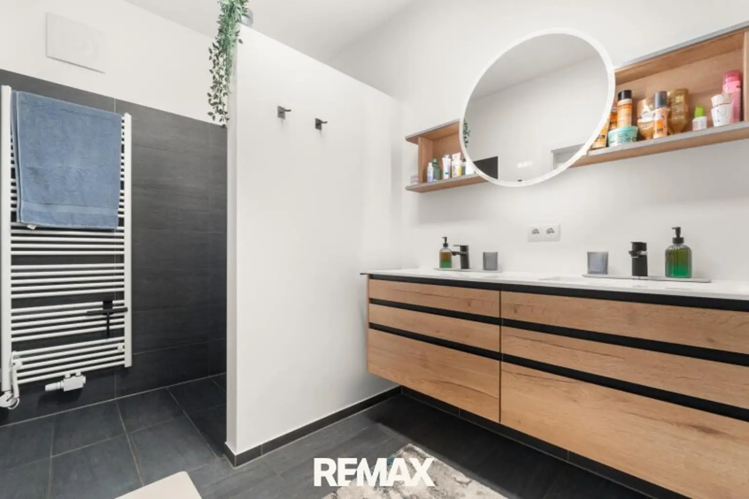 Badezimmer inkl. Walk In Dusche