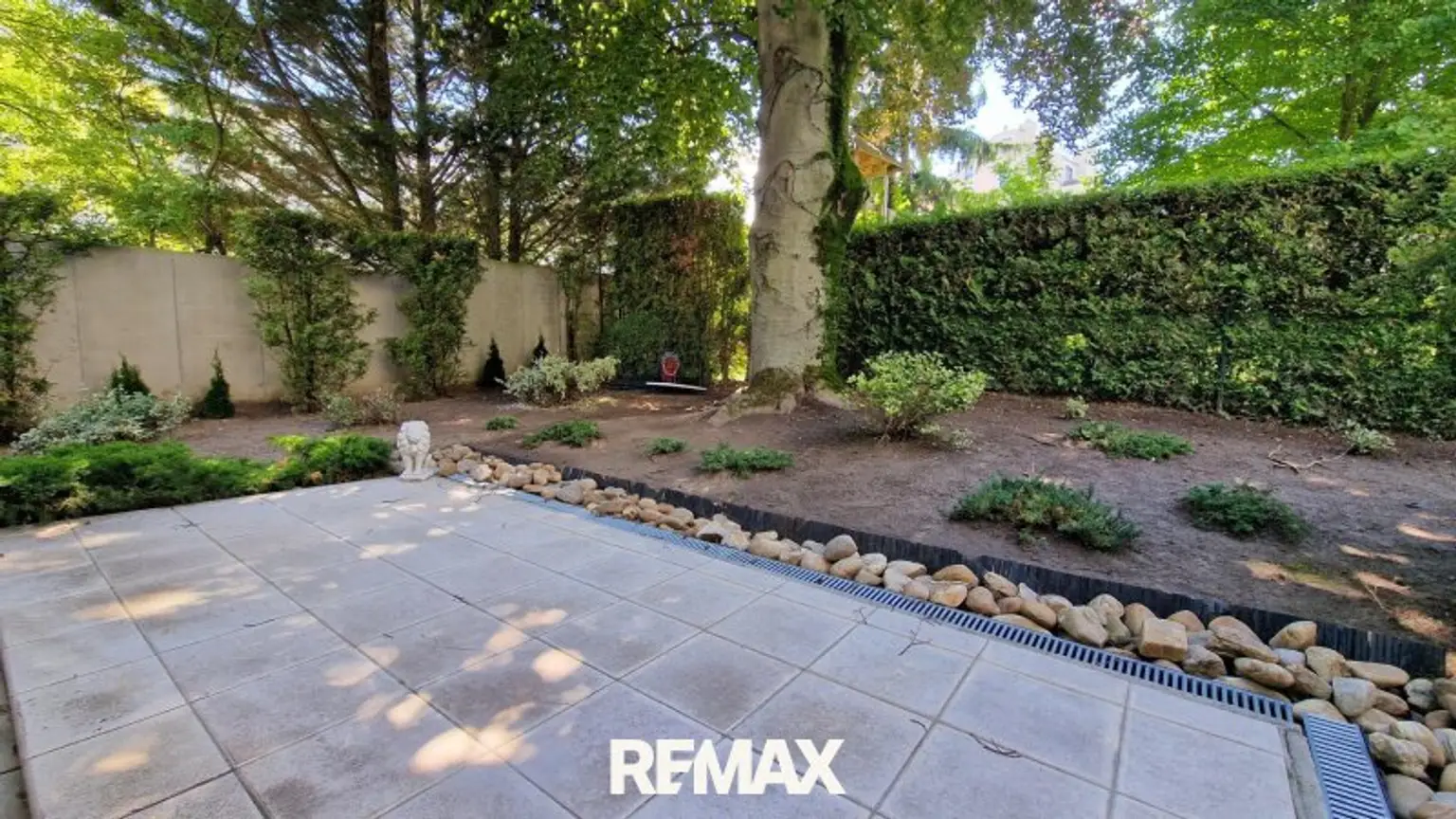 westseitige Terrasse