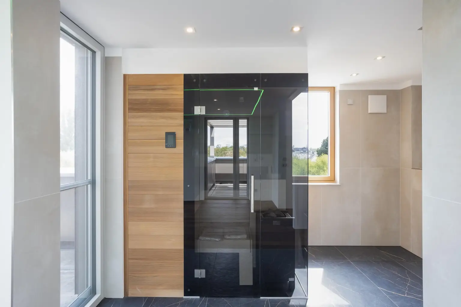 "Penthouse mit Sauna, Pools und eigenen Aufzug"
