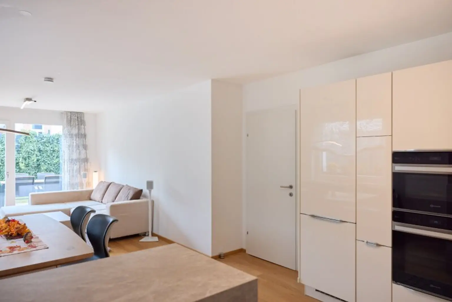 Sonnige 4 Zi Gartenwohnung in Ruhelage (S-Bahn Liesing Nähe) mit Garage