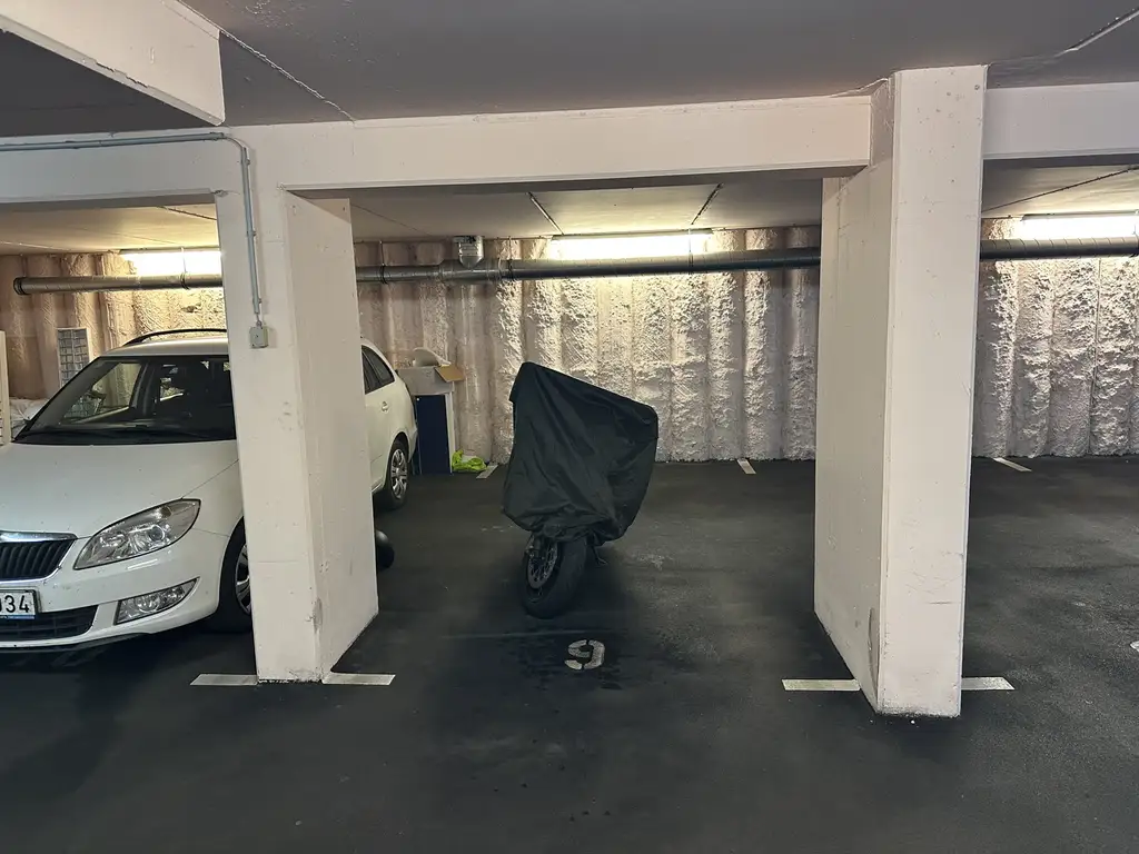 GARAGE PROVISIONSFREI ZU VERMIETEN