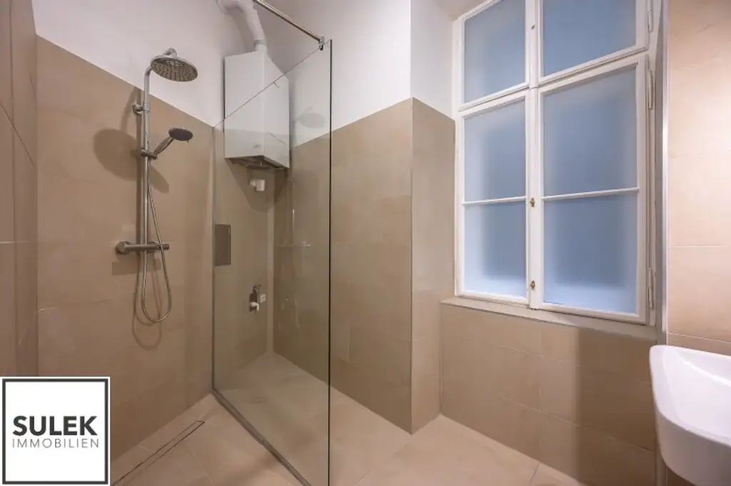 *** Fugbachgasse 7: Generalsanierte 3 Zimmer Altbauwohnung mit praktischem Grundriss und Balkon *** Nähe Augarten ***