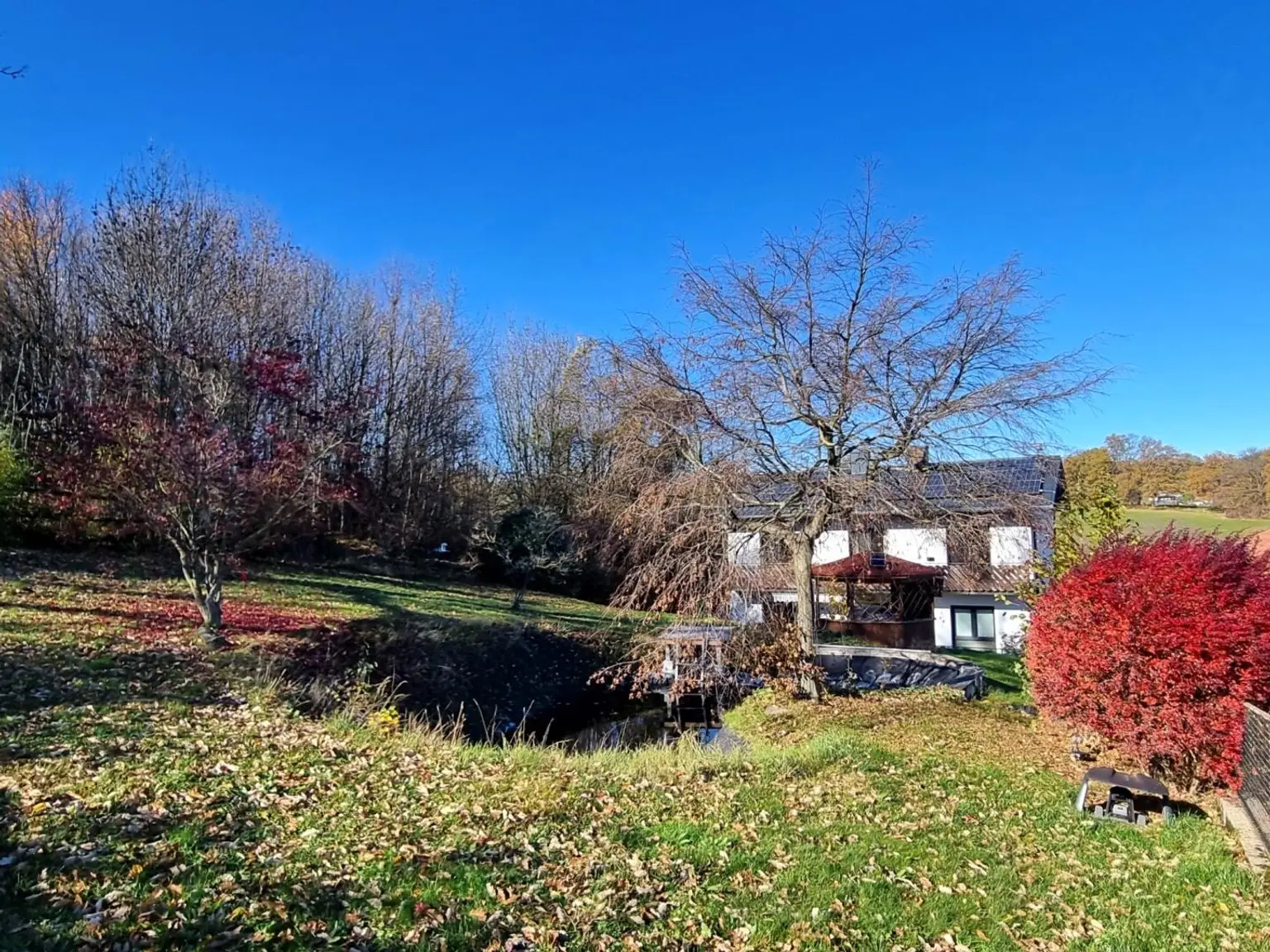 FAMILIENDOMIZIL MIT SCHWIMMTEICH