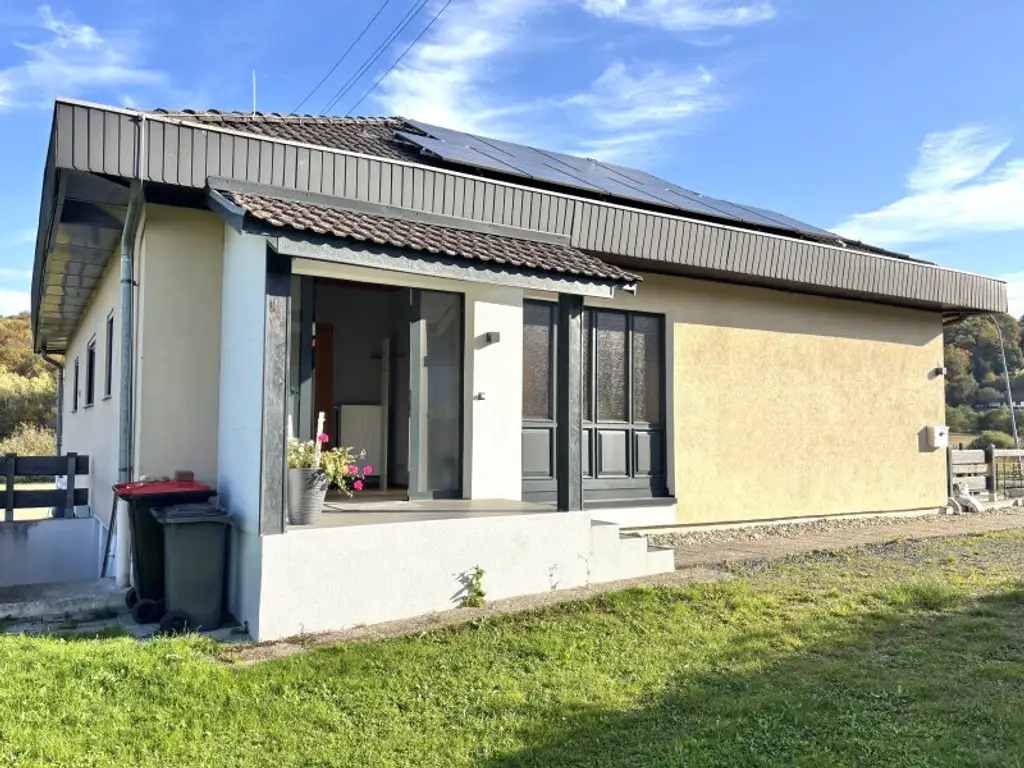 ** FAMILYS BEST **   Reinersdorf !! Bungalow mit ca. 122 m2 Wfl. in ruhiger, idyllischer Ortsrandlage mit ca. 1.200 m2 Eigengrund !!