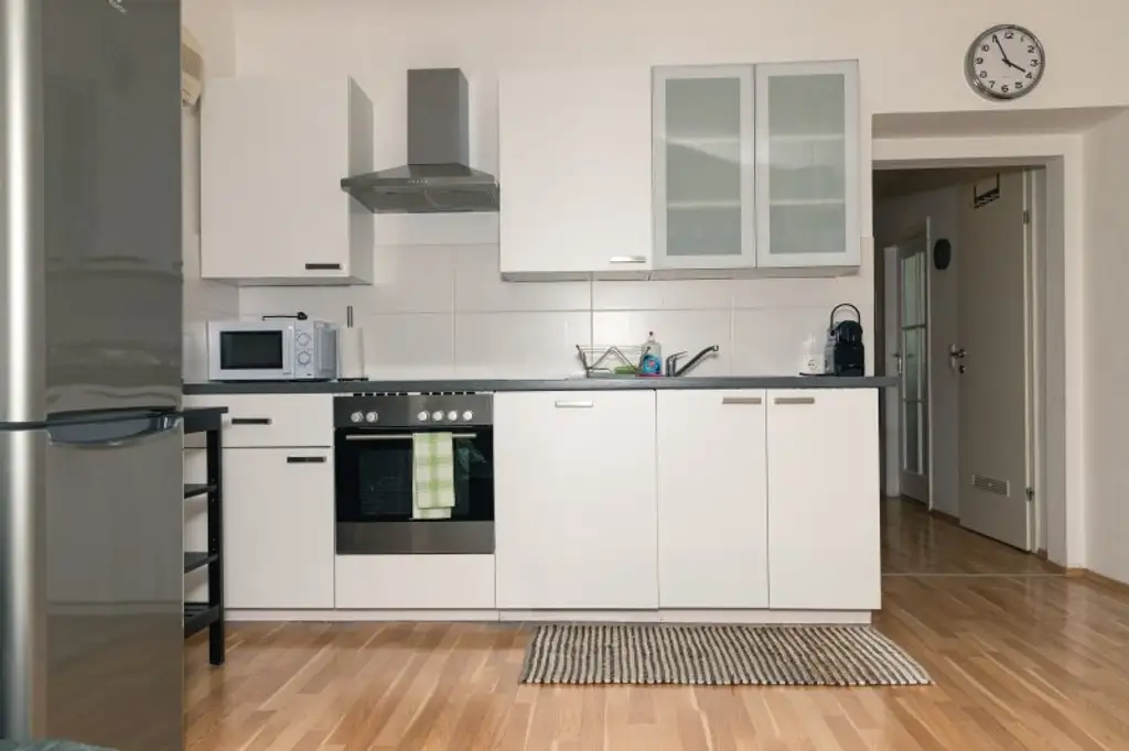 Vollmöblierte Dachgeschoss-3-Zimmer-Wohnung Nähe WU/ WG geeignet