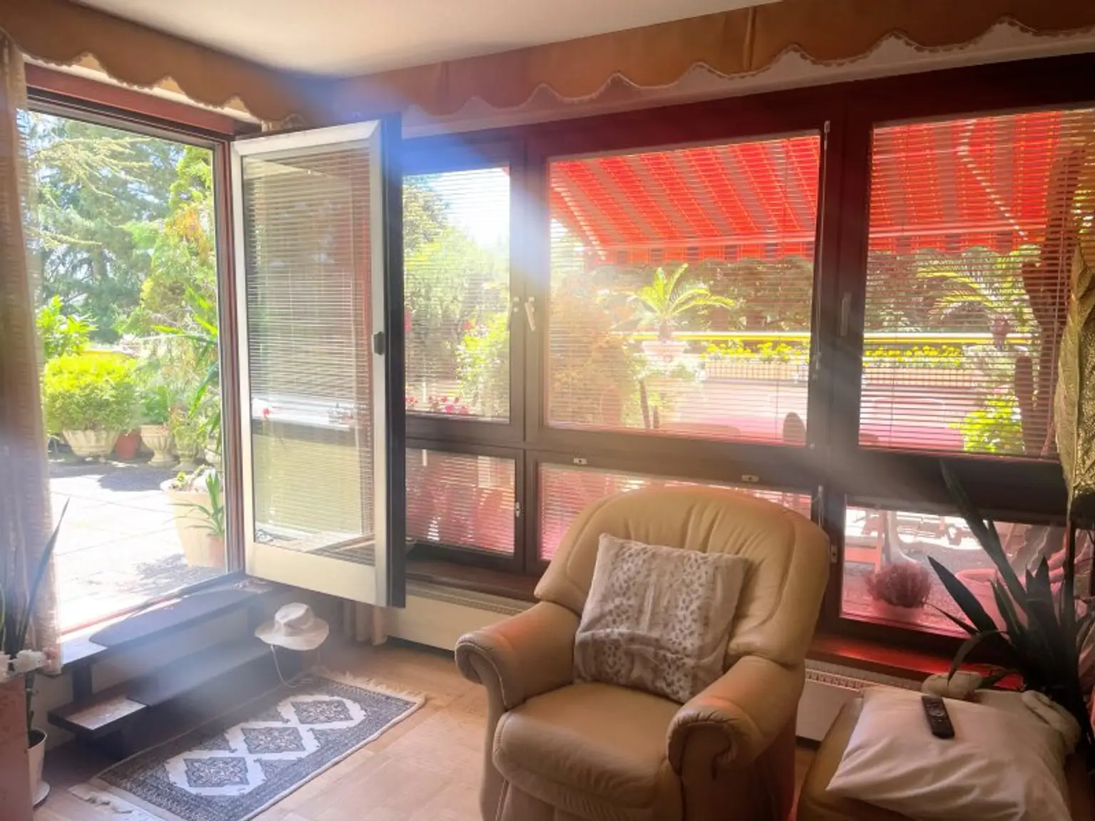 Neuwaldegger Terrassenwohnung mit Pool und Sauna Zugang