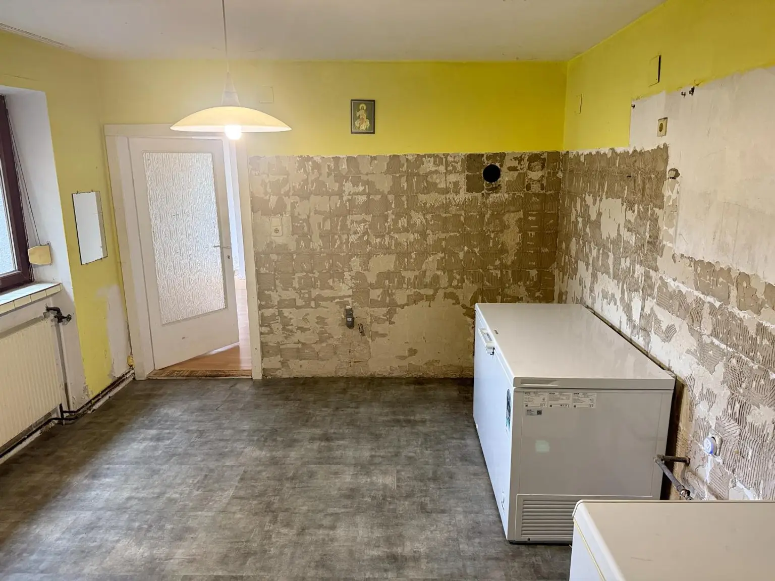 EG großzügige Küche mit Zugang zur Speis