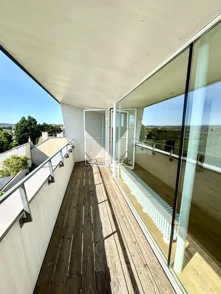Exklusive Erstbezugs-Dachgeschosswohnung mit Loggia & Seeblick in zentraler Lage von Neusiedl