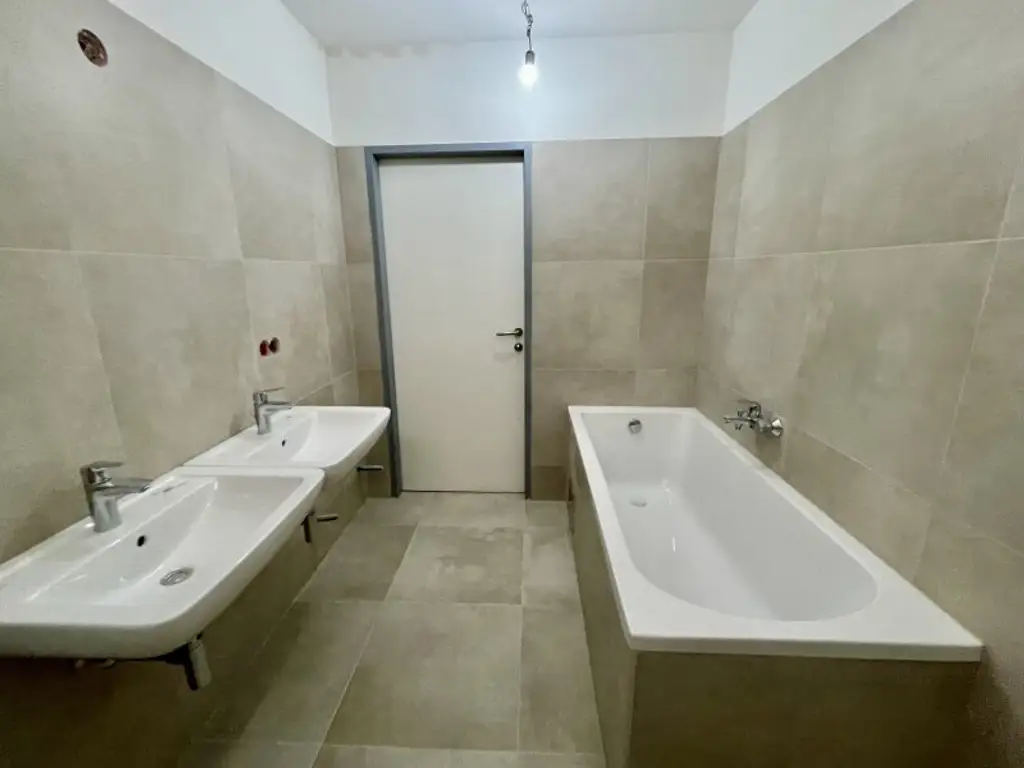 Großzügige Wohnung mit 60 m² Freifläche!