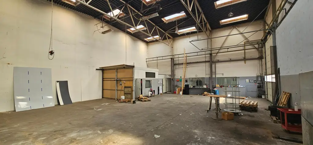 Werkhalle mit Büro und Lagerfläche zu mieten