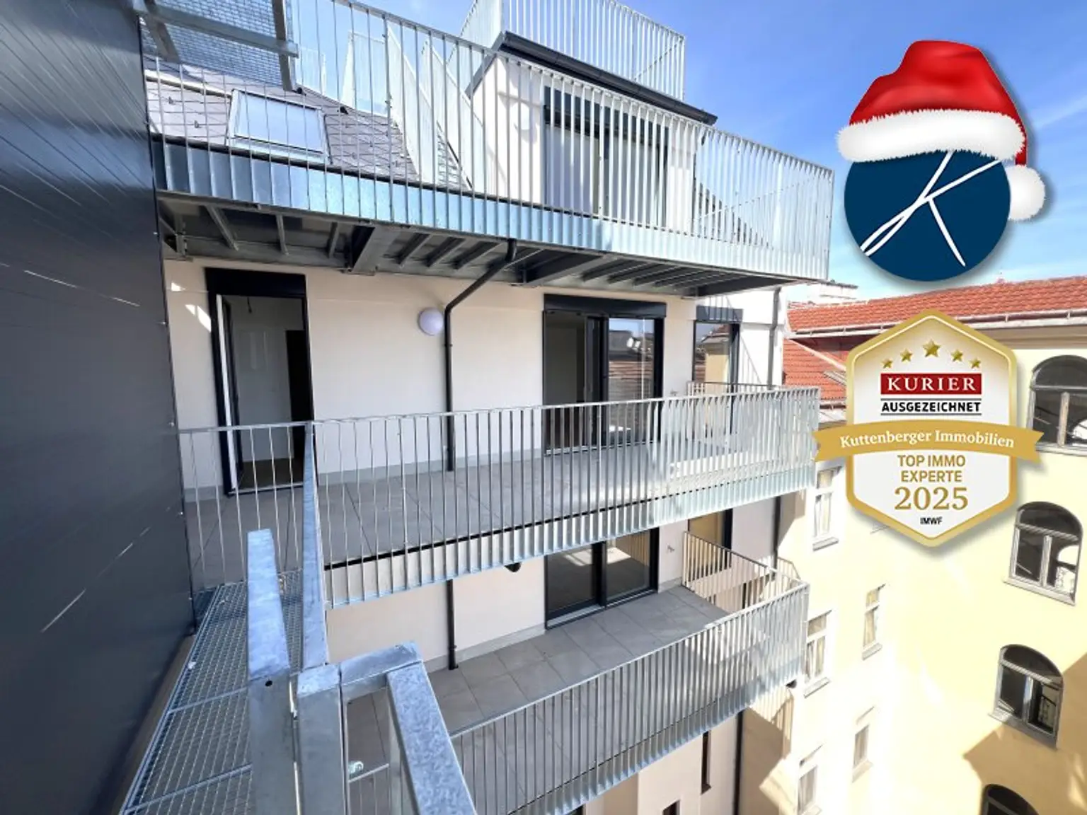 Drei Balkone im Innenhof