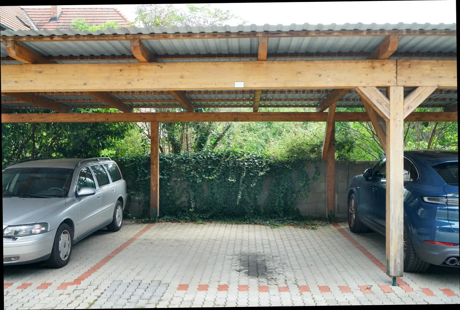 Einziehen und wohlfühlen! Moderne 2-Zimmerwohnung in Grün- und Ruhelage mit Terrasse und Eigengarten – Carport inklusive!