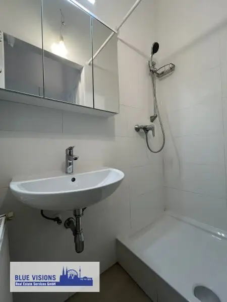 Gemütliche 2-Zimmer-Wohnung mit Mini-Balkon in 1130 Wien – Ihr neues Zuhause wartet!