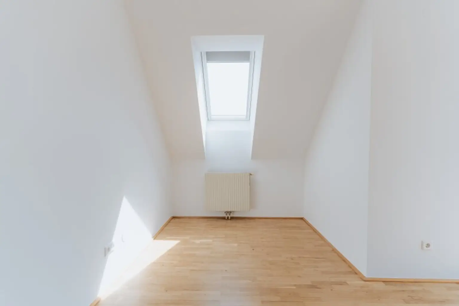 Traumhafte 3- Zimmer Dachgeschoßwohnung über zwei Etagen mit Terrasse